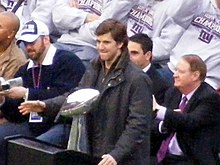 220px-Eli_Manning_at_rally_after_Super_Bowl_XLII.jpg