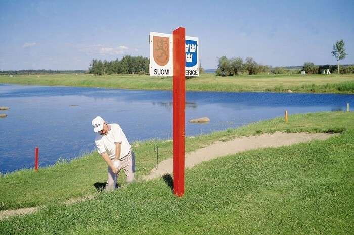 A golf course straddling the Finnish-Swedish border