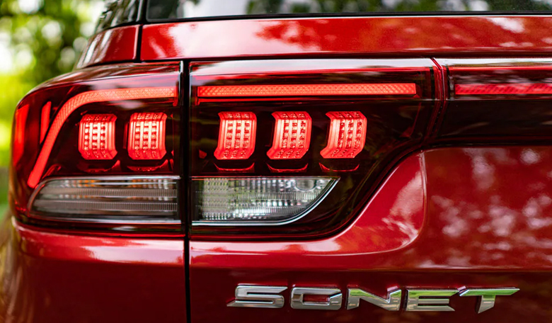 Cận cảnh đèn hậu Kia Sonet 2023