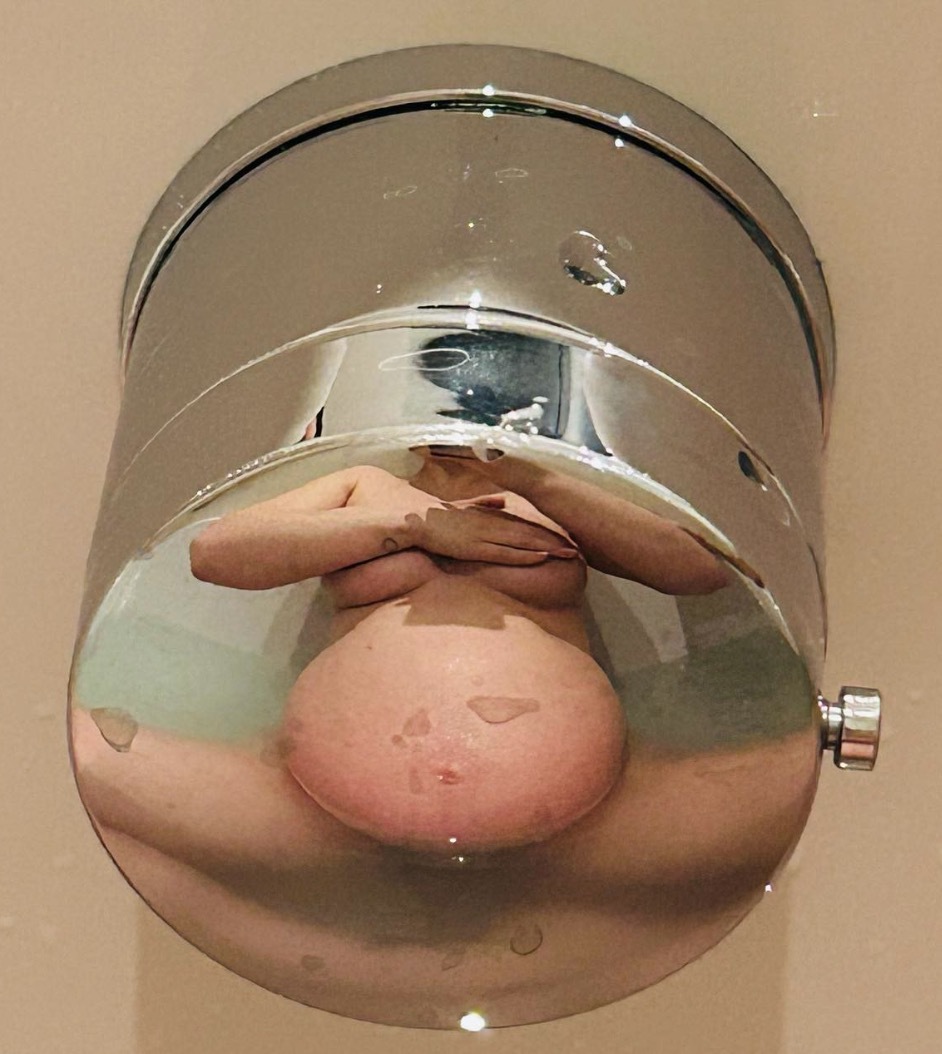 Celebrities Who Post Nude