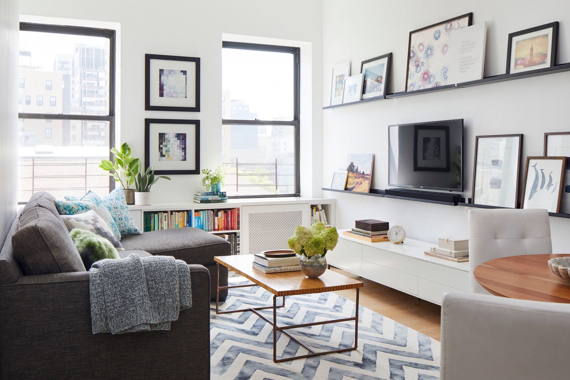 Enhancing Space: Decorating Tips for Small Living Rooms