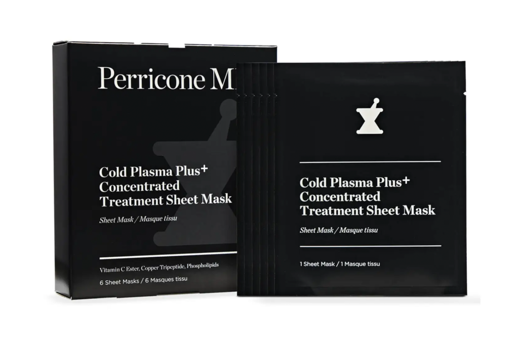 Face mask in a black pack