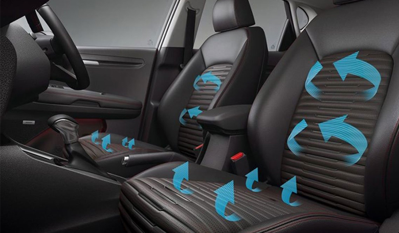 Ghế ngồi bọc da là trang bị tiêu chuẩn của KIA Sonet