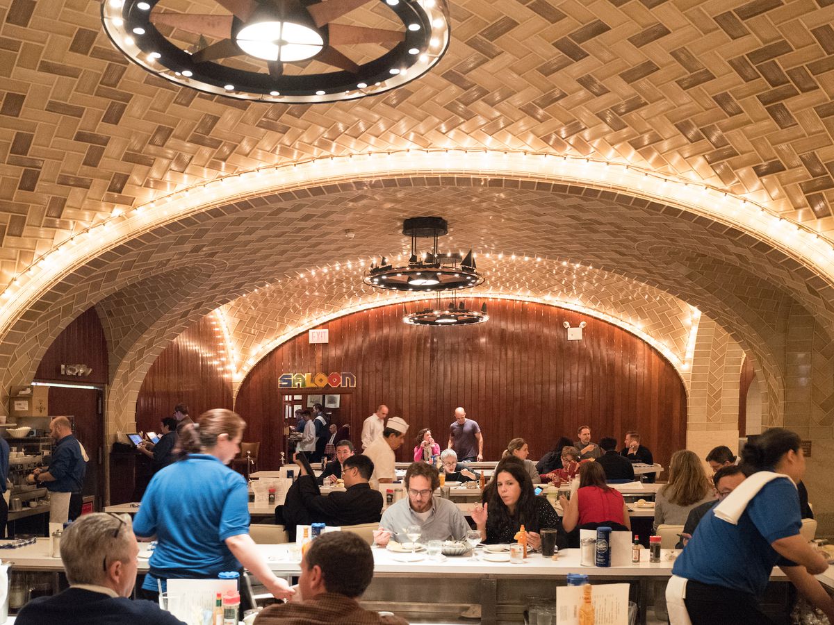 Grand Central Oyster Bar's dining room featuring high ceiling arches