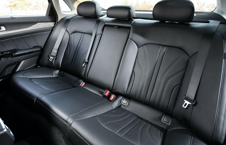 Hàng ghế thứ 2 của Kia K5 khá rộng rãi và đầy đủ tiện nghi