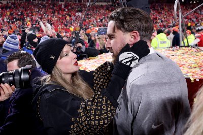 Kansas-City-Mayor-Wants-to-Officiate-Taylor-and-Travis-Wedding