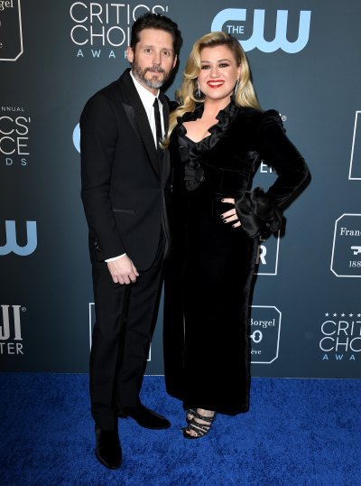 Kelly Clarkson Shades Brandon Blackstock With Christmas Stocking