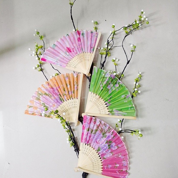 Mẫu quạt giấy trang trí ngày tết