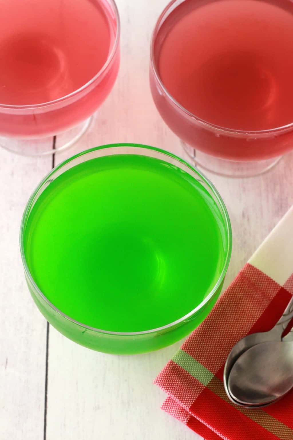 Red and green vegan jello in glass dishes.