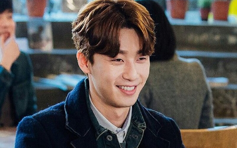 Tóc ngắn bổ luống