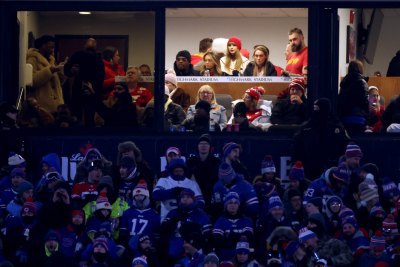 Taylor Swift Likes Post About Travis Kelce Breaking Chiefs Recor