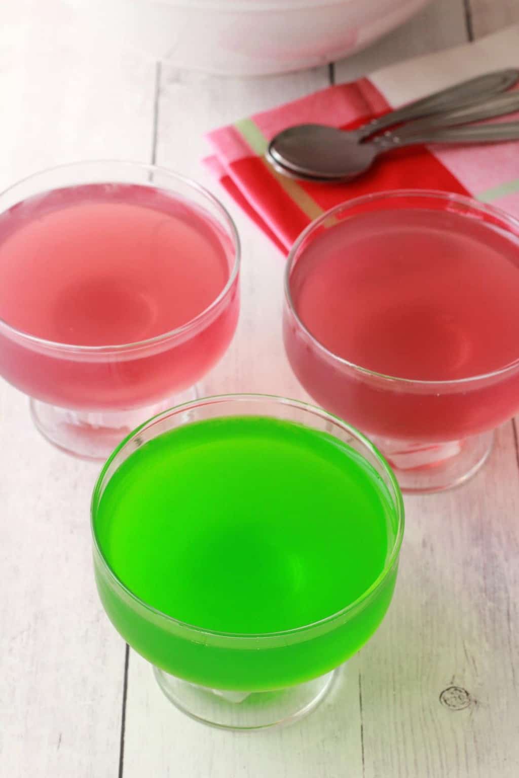 Red and green vegan jello in glass dishes.