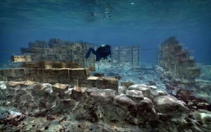 The complete town plan of the UNESCO World Heritage Site of Pavlopetri can be explored underwater.