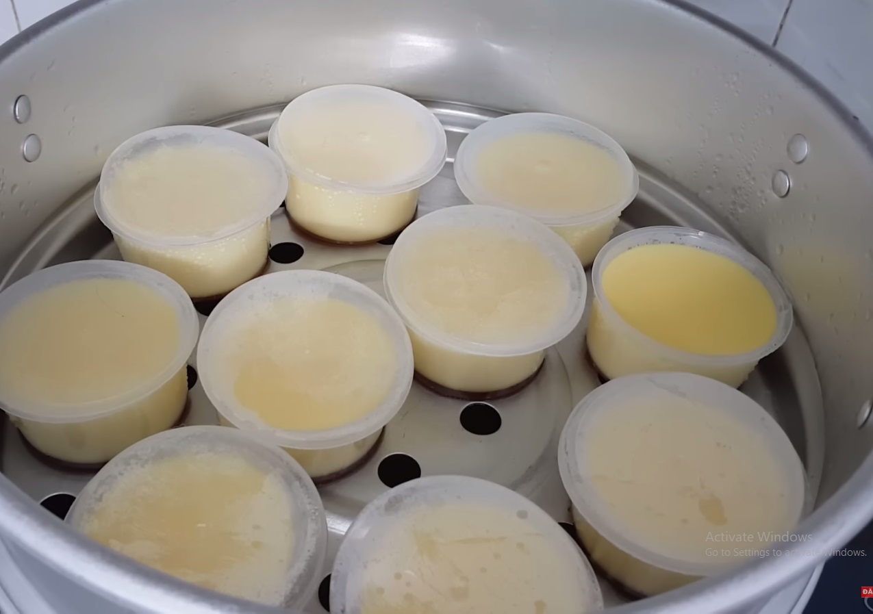 Cách là m bánh flan ÄÆ¡n giản tại nhà thÆ¡m má»m, không bá» tanh, rá» - 15