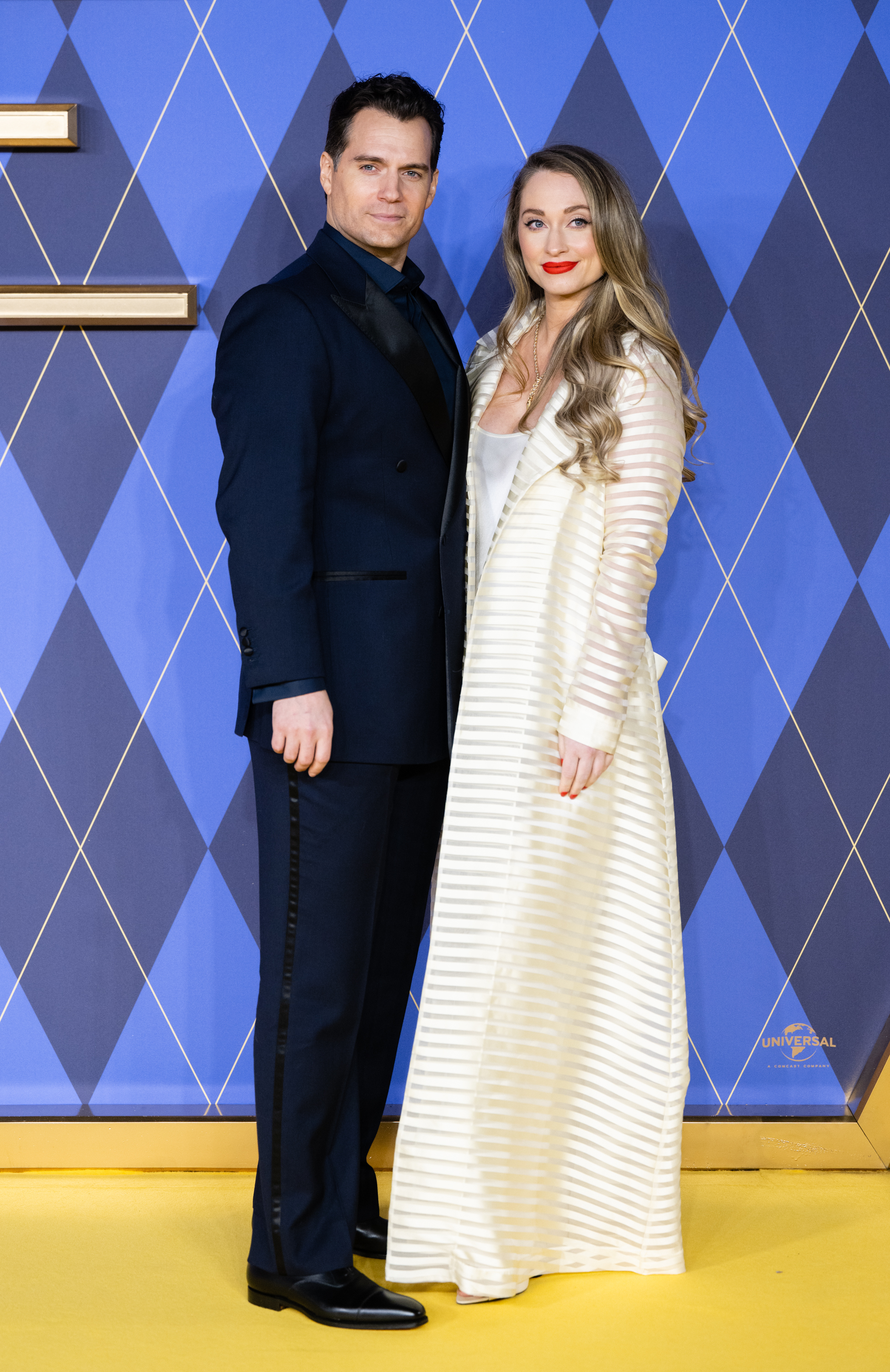 henry cavills gf pregnant expecting baby no 1