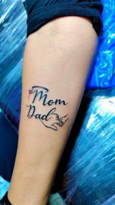 hình xăm mom dad hạnh phúc