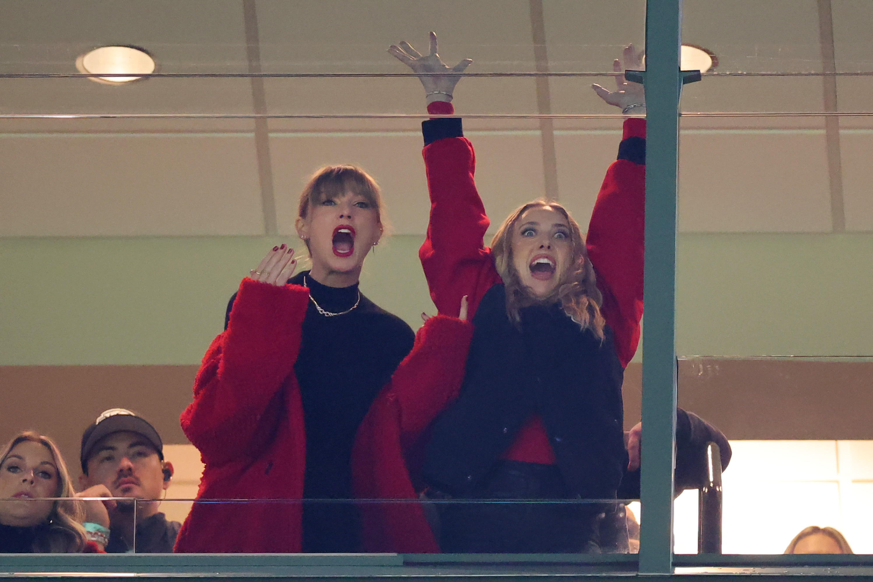 taylor-swift-travis-kelce-dating-timeline