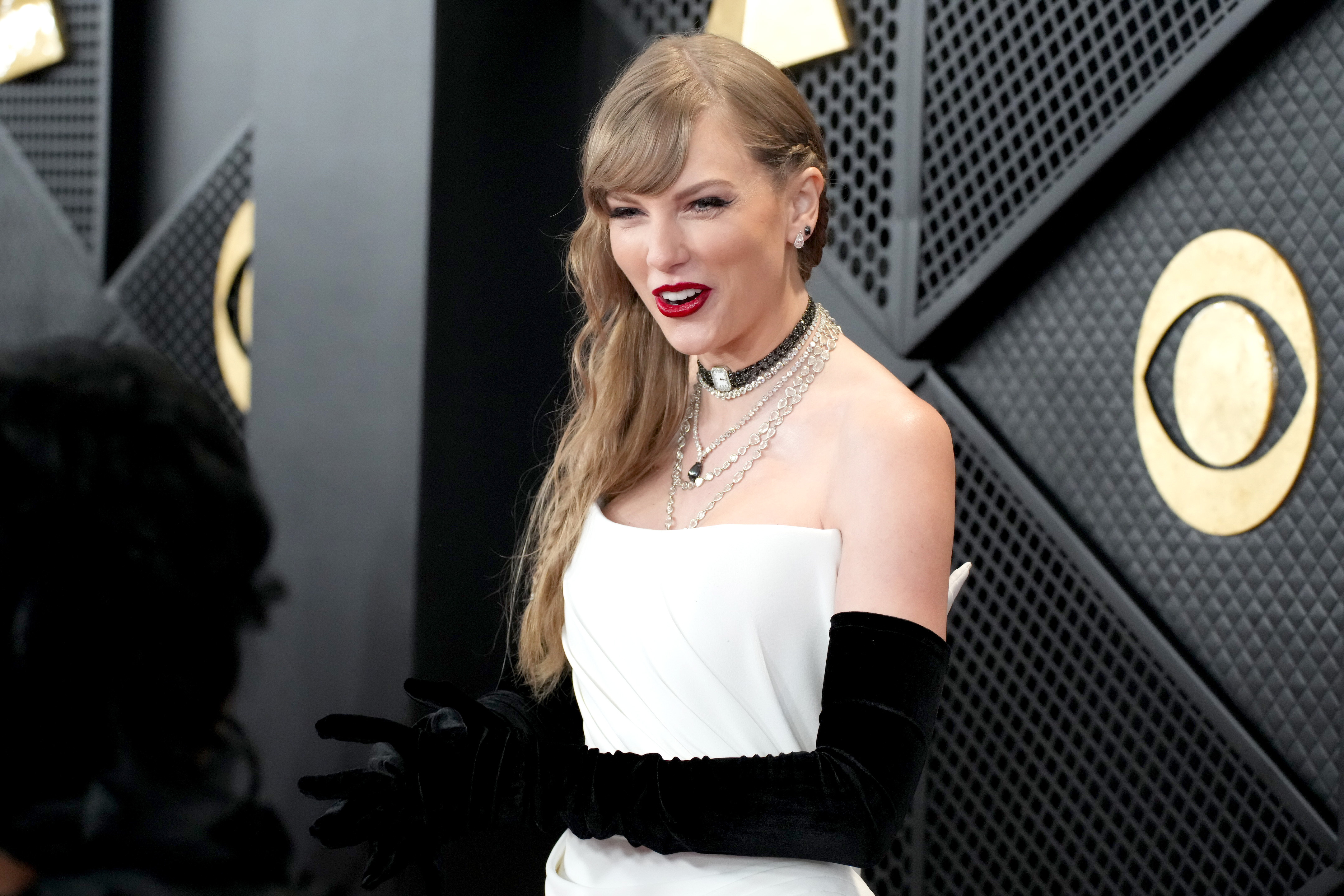 taylor swift travis kelce dating timeline