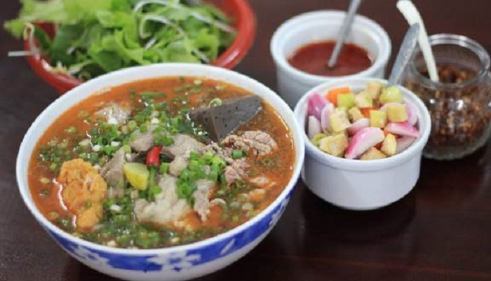 top-10-quan-bun-bo-ngon-nhat-da-nang-khien-thuc-khach-phat-them-10