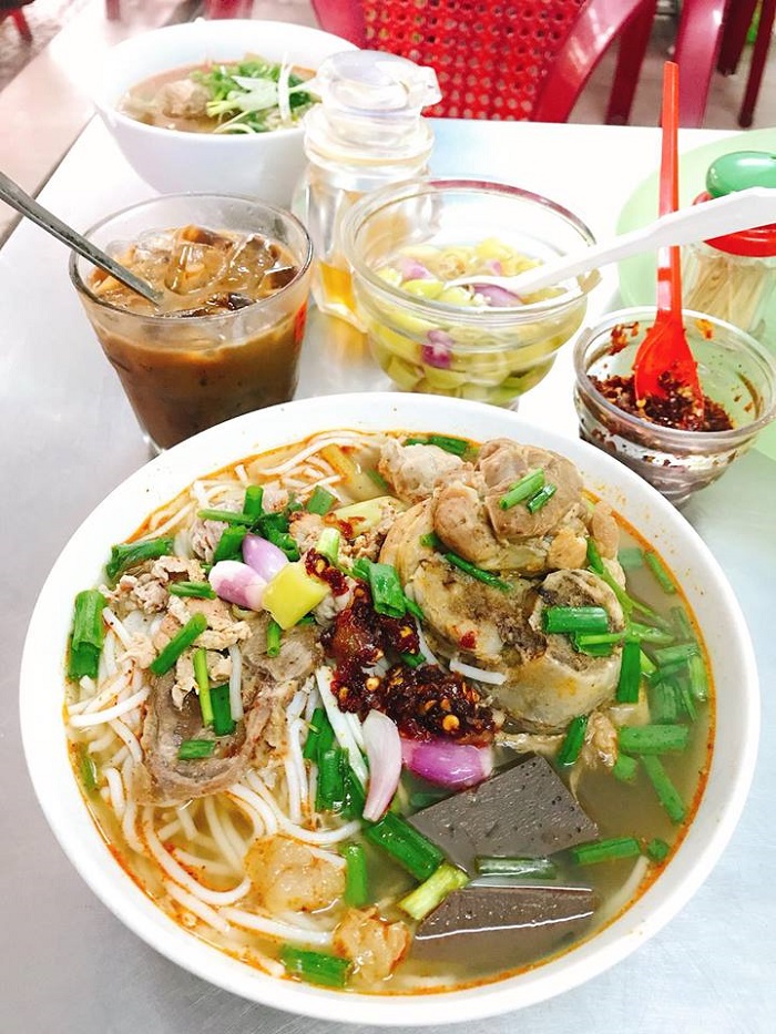 top-10-quan-bun-bo-ngon-nhat-da-nang-khien-thuc-khach-phat-them-6